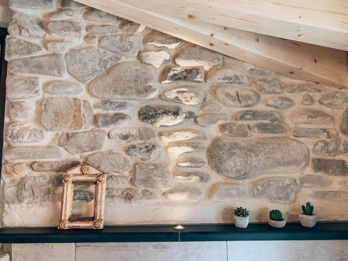 ドルチェアックア Talking Stones Bed & Breakfast エクステリア 写真