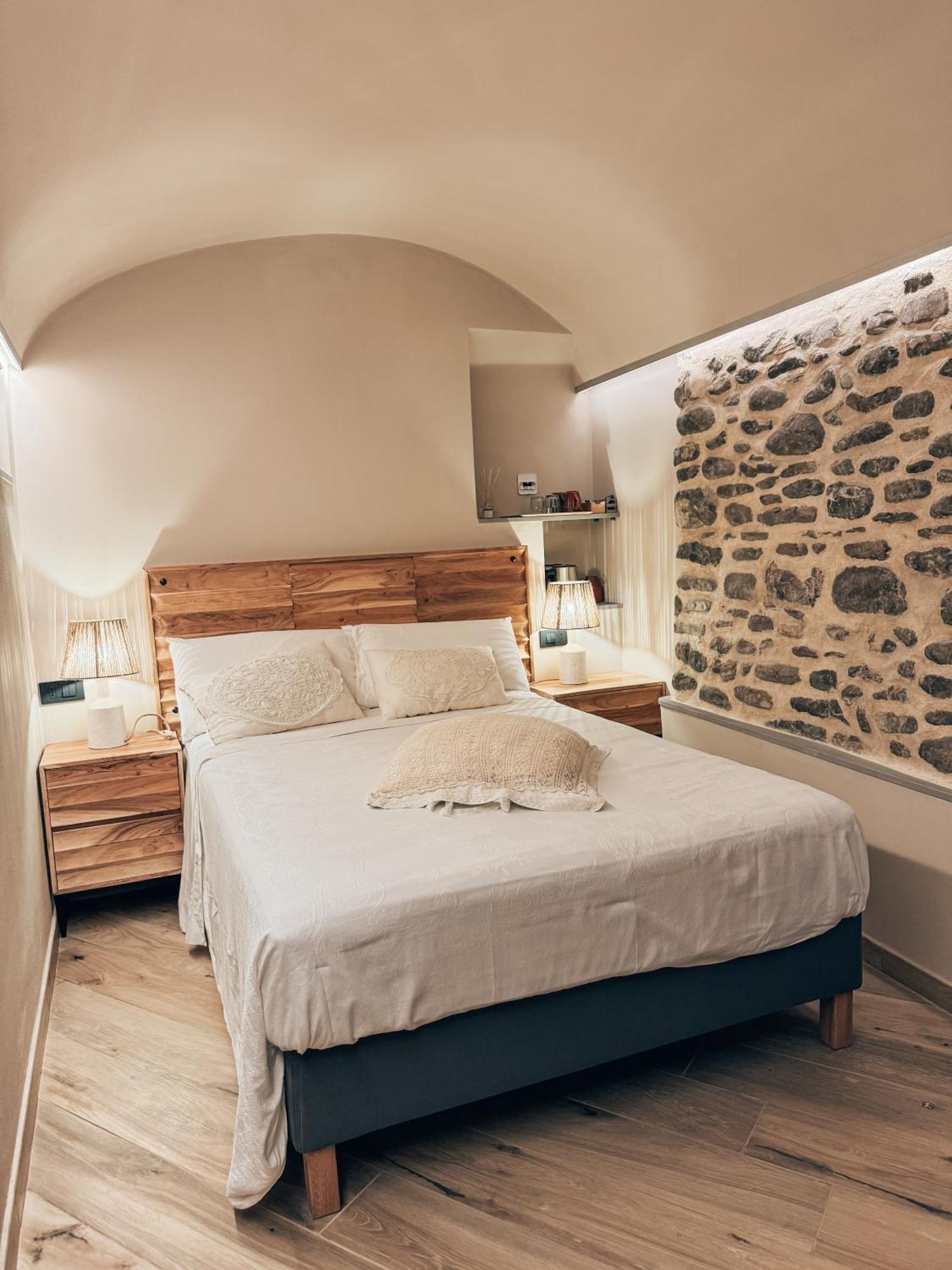 ドルチェアックア Talking Stones Bed & Breakfast エクステリア 写真
