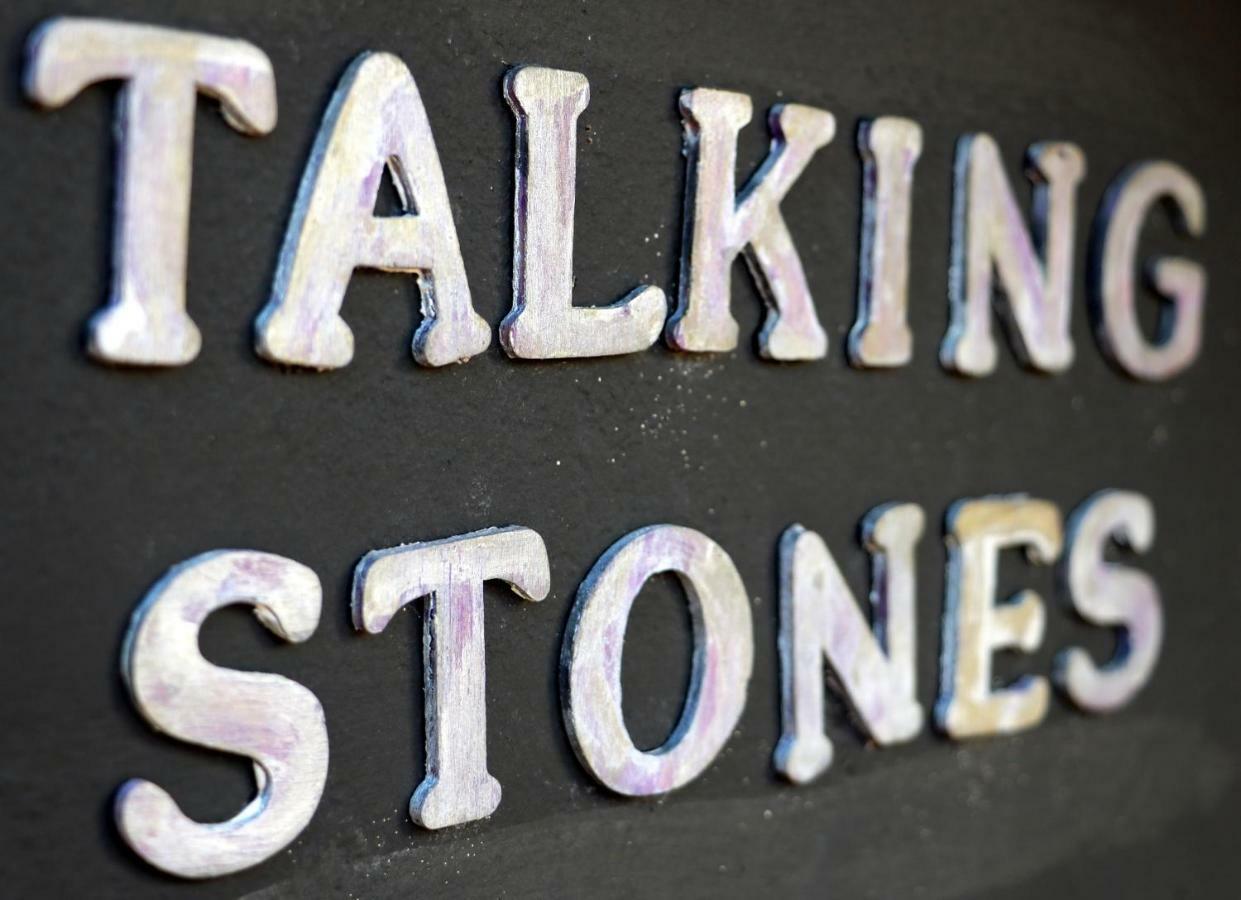 ドルチェアックア Talking Stones Bed & Breakfast エクステリア 写真